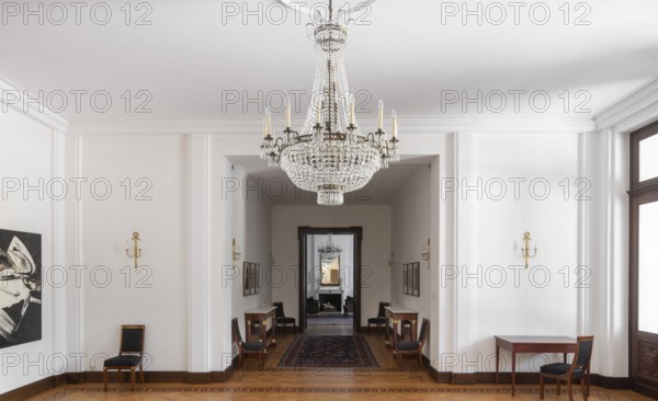 Bonn, government district (federal district, parliamentary district), Villa Hammerschmidt, official residence of the Federal President since 1950, view from the entrance hall to the fireplace room
