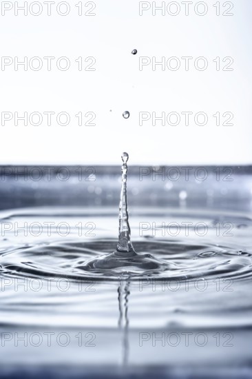 An image of a beautiful water drop background