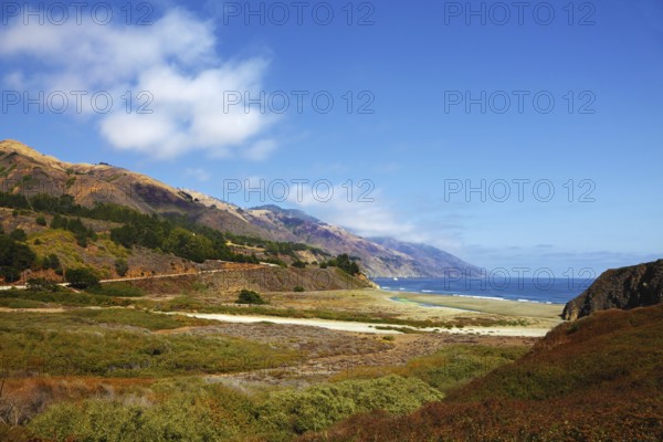 Pacific coast USA. Picturesque abrupt breakage and an ocean surf