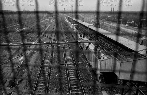 Germany, Berlin, 19/02/1992, Bornholmer Straße S-Bahn station, platform