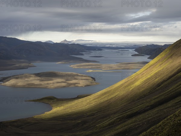 Lake Langisjór, highlands, behind the glacier edge of Vatnajökull, Iceland