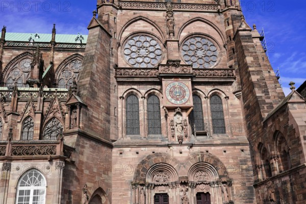 Strasbourg Cathedral, Cathedral of Our Lady, Cathédrale Notre-Dame, Cathedral, Detailed view of a Gothic cathedral with large rose windows, Strasbourg, Strasbourg, Bas-Rhin, Alsace, Alsace, France