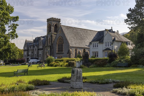 Green park in the centre, The Parade with Duncansburgh Church, Fort William, Highlands, Scotland, Great Britain