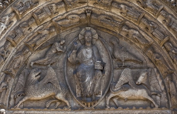 West façade, central royal portal around 1160, tympanum Christ in the mandorla and evangelist symbols, St., Sankt, Saint