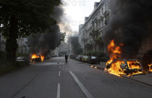 Burning cars on the Elbchaussee at the G20 summit in Hamburg, 2017