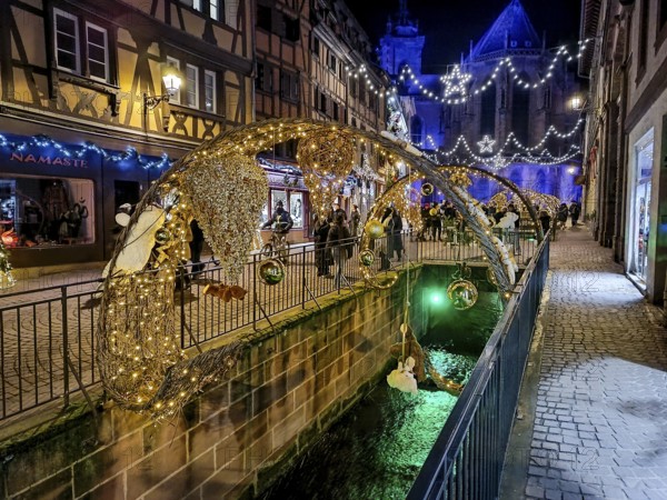 In the evening, the street decorated for Christmas, Rue de l'Église, Colmar, Alsace, Département Bas-Rhin, France