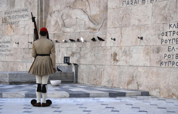 Evzone in front of the tomb of the unknown soldier in front of Athens parliament
