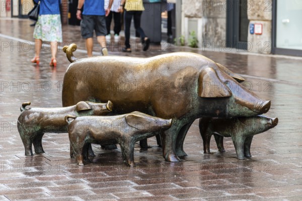 Bremen, Deutschland, 5. August 2019: Skulptur "Hirt mit Schweinen" im Zentrum der Stadt