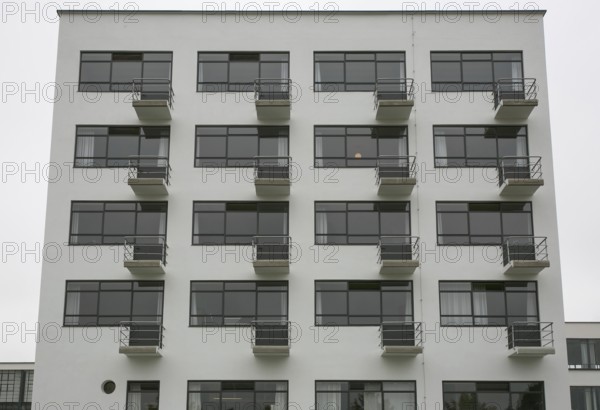 Dessau, Bauhaus, Prellerhaus 1925-26 by Walter Gropius, façade detail from the east