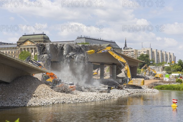 Demolition work continues after the partial collapse of the Carola Bridge. Further bridge segments were deliberately brought to collapse and are being crushed, separated and removed on site, Dresden, Saxony, Germany