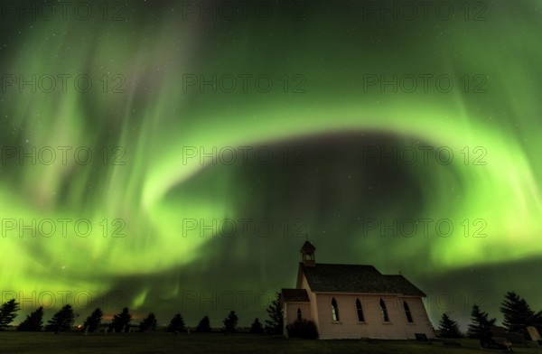 Aurora explosion in Saskatchewan Canada very colorful pulsating