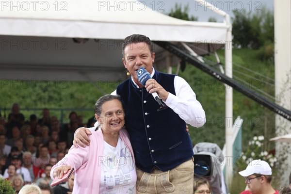 Fan farewell to Stefan Mross (singer / presenter / entertainer) at the last broadcast of the ARD TV programme Immer wieder sonntags, Rust, Germany / Germany