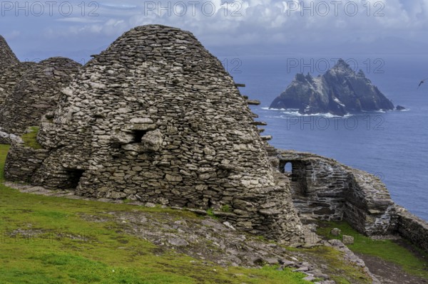 Clochans, stone cells. monastery at the top, Skellig Michael island, Mainistir Fhionáin (St. Fionan?s Monastery), county Kerry, Ireland, United Kingdom