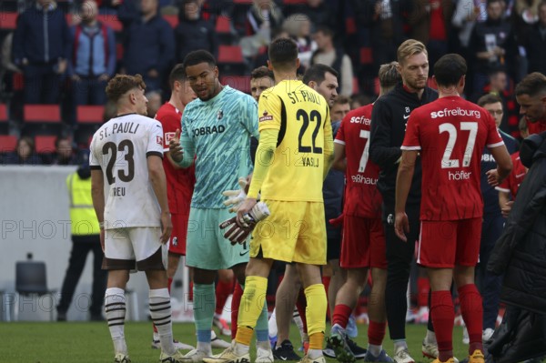 In the end and after the 0:3, goalkeeper Noah Atubolu (SC Freiburg) could only congratulate his strong colleague goalkeeper Nikola Vasilj (FC St. Pauli) on the victory after the match of the 1st FBL: 24-25: 1st FBL: 24-25: 5th Sptg. SC Freiburg - FC St. Pauli DFL REGULATES PROHIBIT ANY USE OF PHOTOGRAPHS AS IMAGE SEQUENCES AND/OR QUASI-VIDEONan Photo: Joachim Hahne/johapress, Freiburg, Germany / Germany