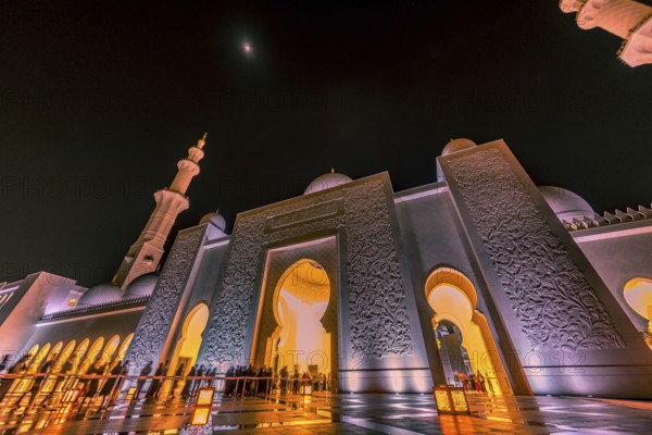 Shakezy Cayd Grand Mosque United Arab Emirates. Shooting Location: Dubai