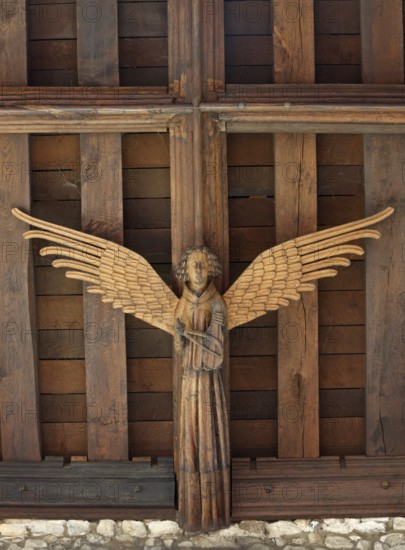 Musical wooden angel with viol (viola da gamba) on the ceiling in the south aisle, around 1430, St., Sankt, Saint