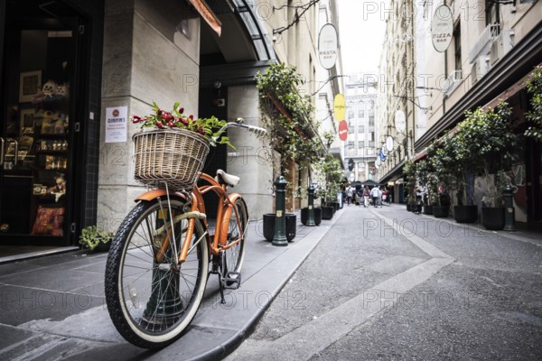 MELBOURNE, AUSTRALIA, MARCH 26 2023: Melbourne's famous Degraves St with bike on an overcast autmn morning in Melbourne, Australia