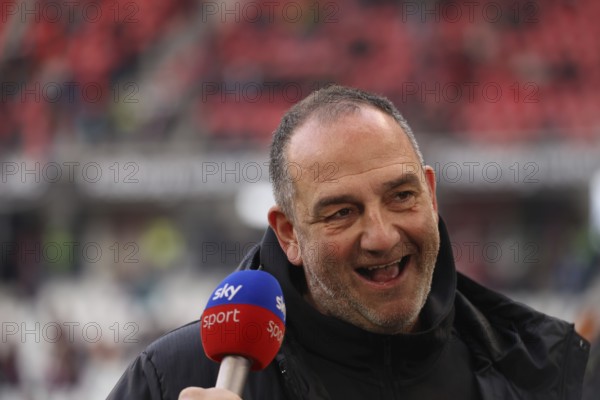 Head coach/ coach Frank Schmidt (FC Heidenheim), at the match of the 1st FBL: 24-25: 21st Sptg. SC Freiburg - 1. FC Heidenheim DFL REGULATIONS PROHIBIT ANY USE OF PHOTOGRAPHS AS IMAGE SEQUENCES AND/OR QUASI-VIDEONan Photo: Joachim Hahne/johapress, Freiburg, Germany / Germany