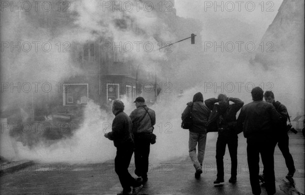 Germany, Berlin, 01.05.1991, 1st May 1991, Autonomous demonstration, Revolutionary First May demonstration, rioting in Friedrichshain, tear gas