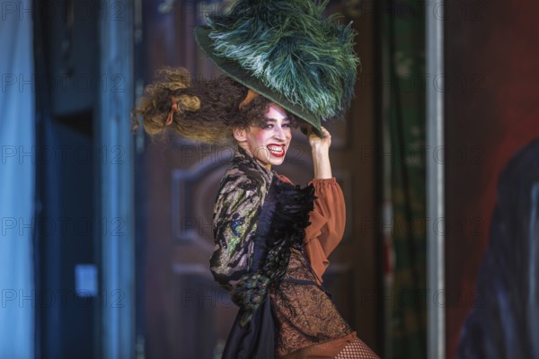 Production by Herbert Fritsch at the Schaubühne Berlin with Bastian Reiber, Florian Anderer and Ursina Lardi (press performance on 22 October 2018)
