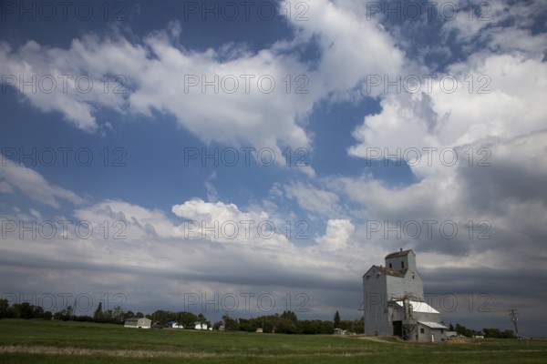 Prairie Storm Clouds Canada Saskatchewan Summer Warnings