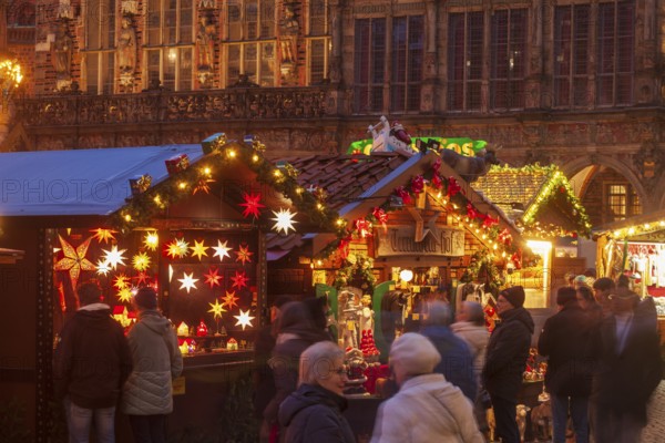 Stalls with many people at the Bremen Christmas market at dusk, Bremen, Germany