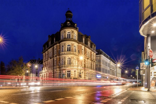Bamberg, Heinrichsdamm 7, Willy-Lessing-Straße, Luitpoldbrücke, blue hour, road traffic, historic building at night with light effects and long exposure in urban environment, street lighting