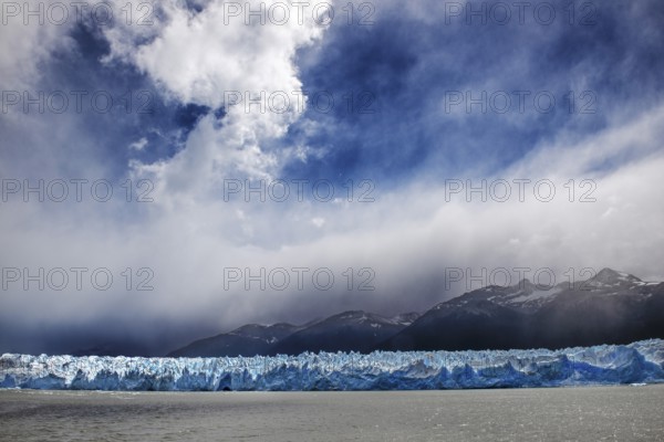 Perito Moreno Glacier, glacier tongue, glacier break, Los Glaciares National Park, Santa Cruz, Patagonia, Argentina