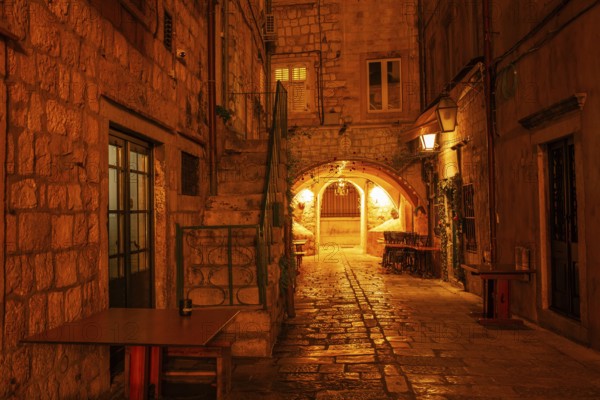 Alley in the old town centre of Dubrovnik, night shot, Dubrovnik, Dalmatia, Croatia