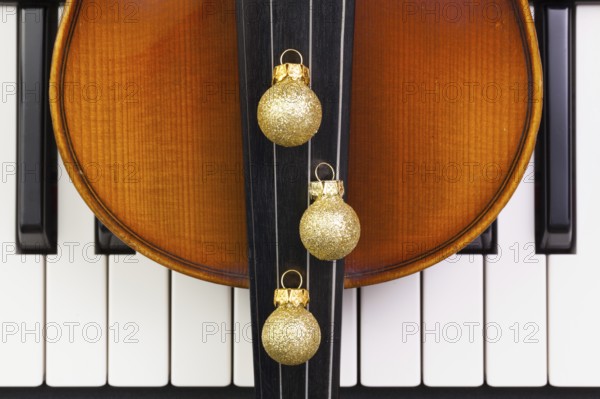 Top view close up shot of piano keyboard, old violin and Christmas decoration. Flat Lay Image