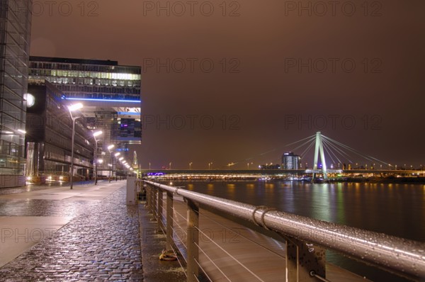 Impression of Cologne by night