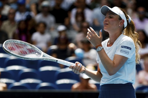 MELBOURNE, AUSTRALIA - JANUARY 19: Donna Vekic of Croatia reacts to a missed point whilst playing Anastasia Pavlyuchenkova of Russia on day eight of the 2025 Australian Open at Melbourne Park on January 19, 2025 in Melbourne, Australia