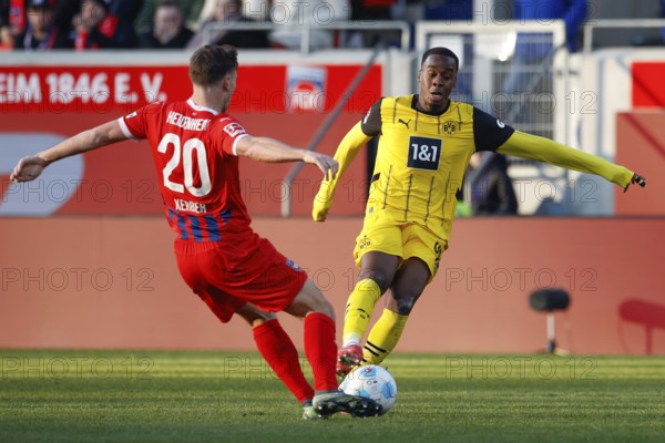 Germany: Soccer 1st Bundesliga, Matchday 20 - 1. FC Heidenheim vs. Borussia Dortmund - Voith-Arena Heidenheim: Luca KERBER 1. FC Heidenheim l. in a duel for the ball with Jamie GITTENS Borussia Dortmund