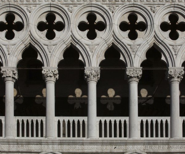 Italy Venice Doge's Palace -211 Gothic arcade upper storey on the west façade Detail