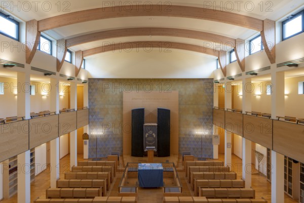 Krefeld, Jewish community centre in Wiedstraße. Synagogue with Torah shrine (Hechal), view from the gallery to the east, architecture: Klaus Reymann