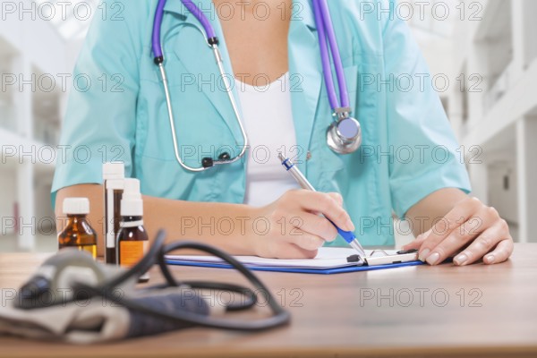 Doctor appoint prescription drugs to patients