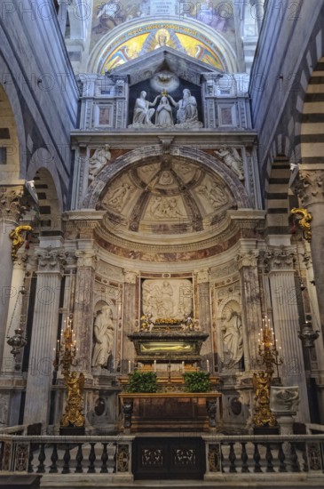 Altar of Saint Rainerius, the patron saint of Pisa and of travellers, in the Cathedral, Pisa, Tuscany, Italy