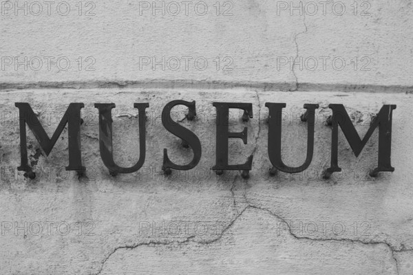 Vintage sign with inscription Museum, Düsseldorf, North Rhine-Westphalia, Germany