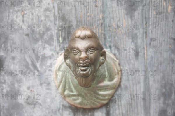 Bronzeskulptur, Portraitkopf als Türgriff, Venedig, Italien