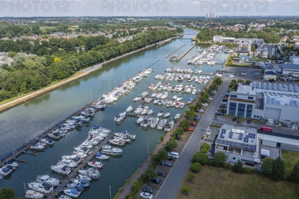 The Bergkamen marina is the largest yacht harbor in North Rhine-Westphalia. The marina was built on the site of an old loading port of a coal mine