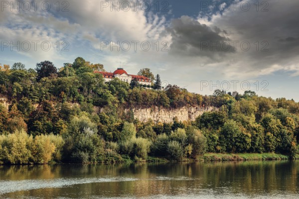 Autumn Landscape, River And Shores With Trees, Bushes And City Houses Marbach Am Neckar. Panoramic Aerial View Of The River In A City Park. Deciduous Trees, Golden Leaves. Autumn Landscape. Ecology, Pollution And Environmental Conservation, Fresh Air Themes. Marbach Am Neckar Is A Town About 20 Kilometres North Of Stuttgart. It Belongs To The District Of Ludwigsburg, The Stuttgart Region And The European Metropolitan Region Of Stuttgart