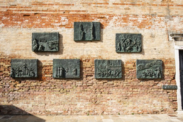 Memorial wall in Campo Ghetto Nuovo, Jewish ghetto from the 16th century, Cannaregio district, Venice, Veneto, Italy
