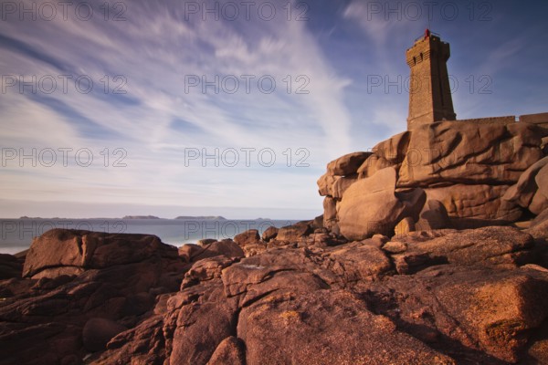 Côte de Granit Rose, Men Ruz lighthouse