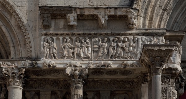 Frankr St-Gilles-du-Gard Abbey Church 60049 Frieze between the northern and central west portal with scenes from the life of Jesus