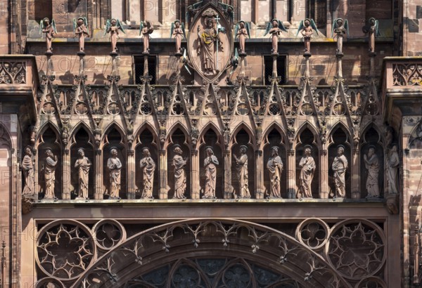 Strasbourg Cathedral, Cathédrale Notre-Dame de Strasbourg, west façade, Gallery of the Apostles above the rose window