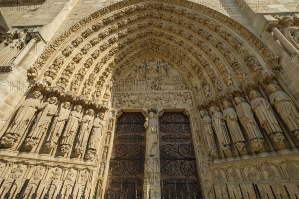 Cathédrale Notre Dame, seat of the Archdiocese of Paris, western façade, Paris, France, Western Europe