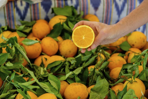 Sale of oranges and orange juice with local produce, Fira de Sa Taronja, Soller, Mallorca, Balearic Islands, Spain