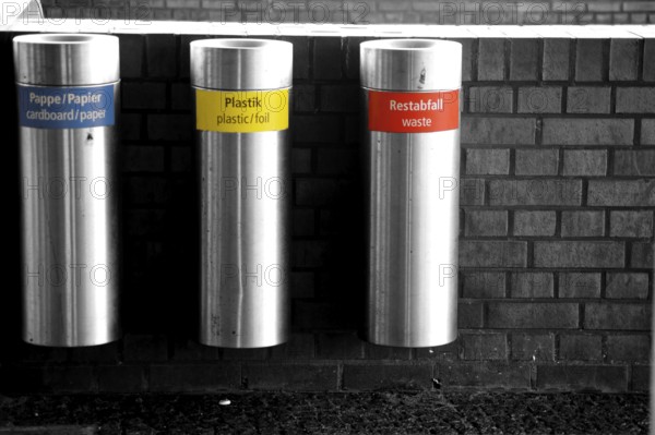 Waste bin