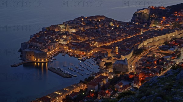 Croatia, view of Dubrovnik, twilight, city, peninsula, Dalmatia, travelling, Europe, Dubrovnik