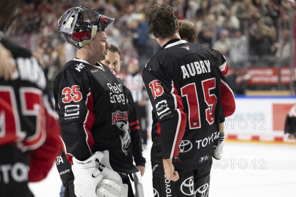 Laura Dick Cologne, LanxessArena, North Rhine-Westphalia, Julius Hudacek (Koelner Haie, #35)>, Louis- Marc Aubry (Koelner Haie, #15), PENNY DEL, Kölner Haie-Düsseldorfer EG on 24/11/2024 at the LanxessArena in Cologne Germany